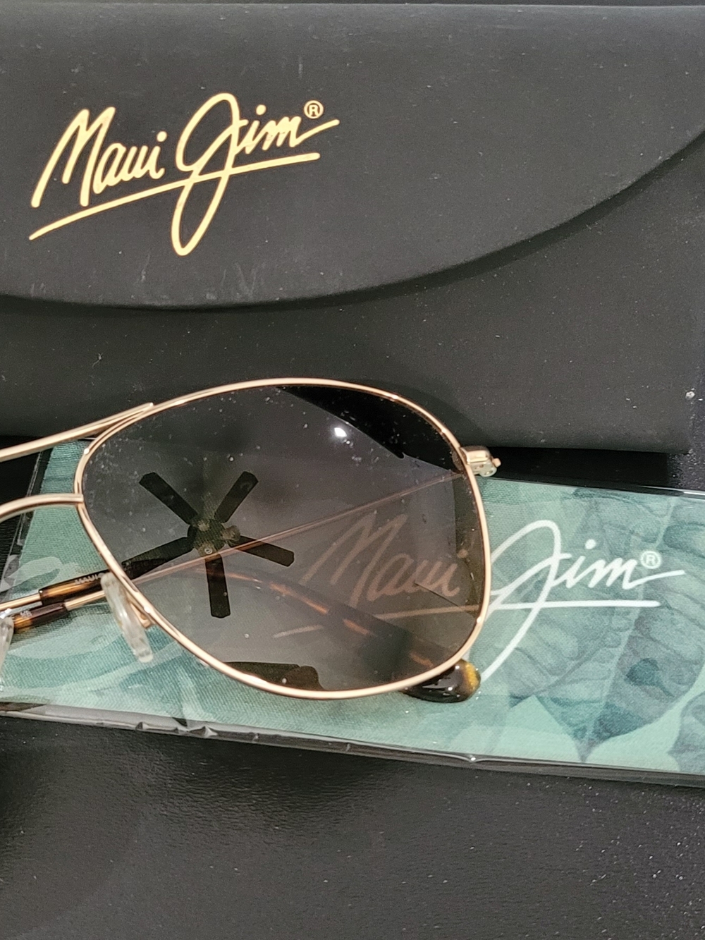 Maui Jim Cliff House Gold Aviator Sunglasses with Brown Gradient Lenses